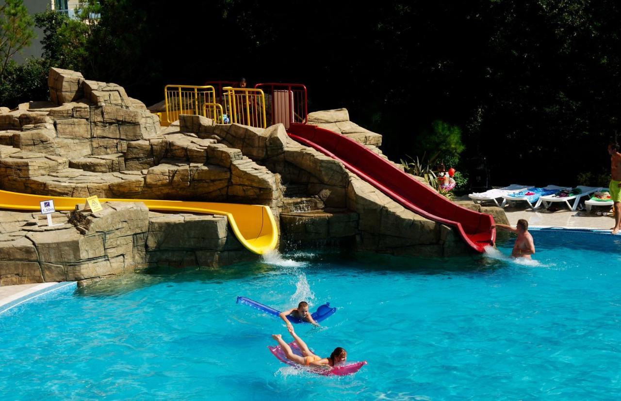 Apollo Spa Resort - Premium All-Inclusive , Pools & Free Beach, Individual Ac In Every Room Golden Sands Exterior photo