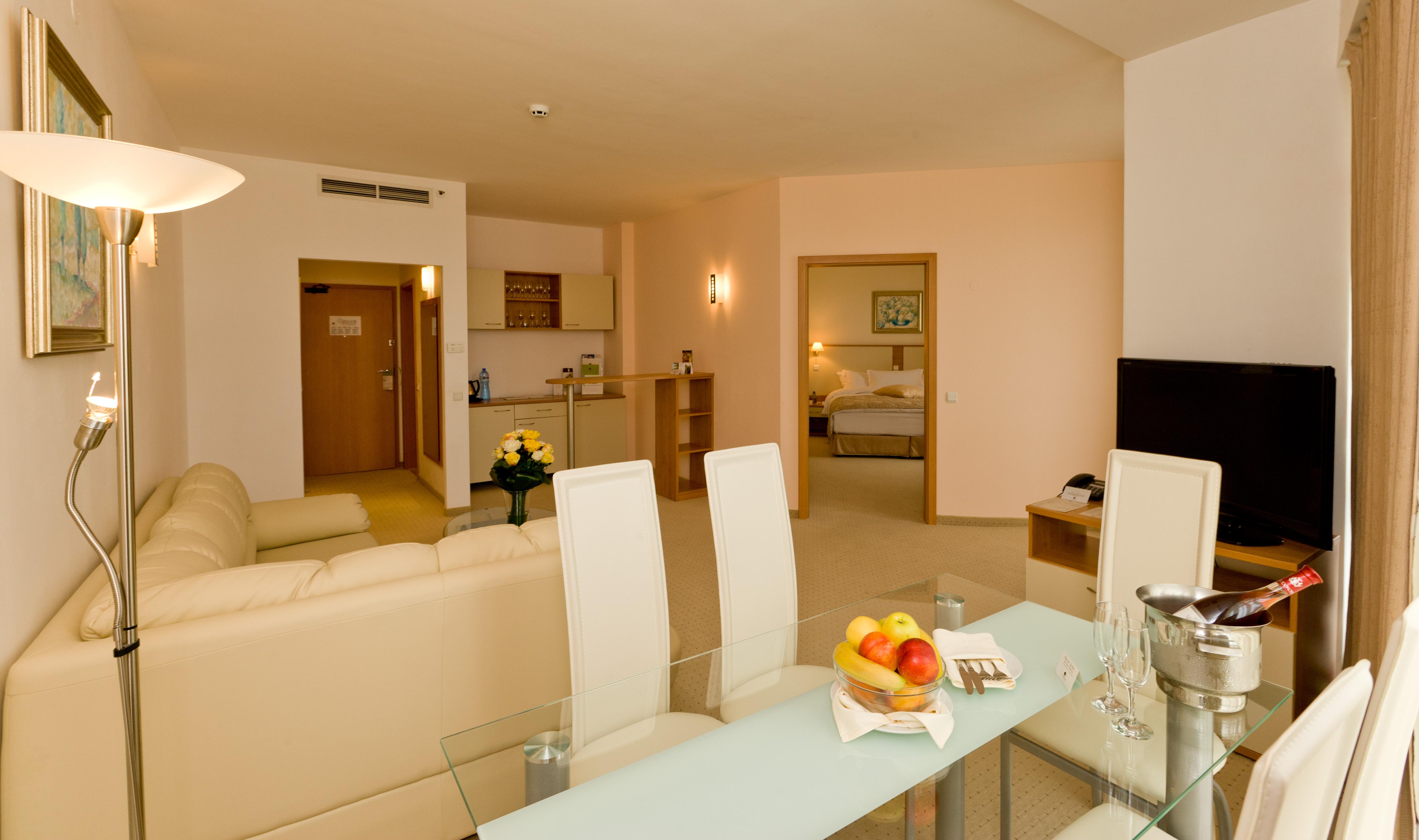 Apollo Spa Resort - Premium All-Inclusive , Pools & Free Beach, Individual Ac In Every Room Golden Sands Exterior photo
