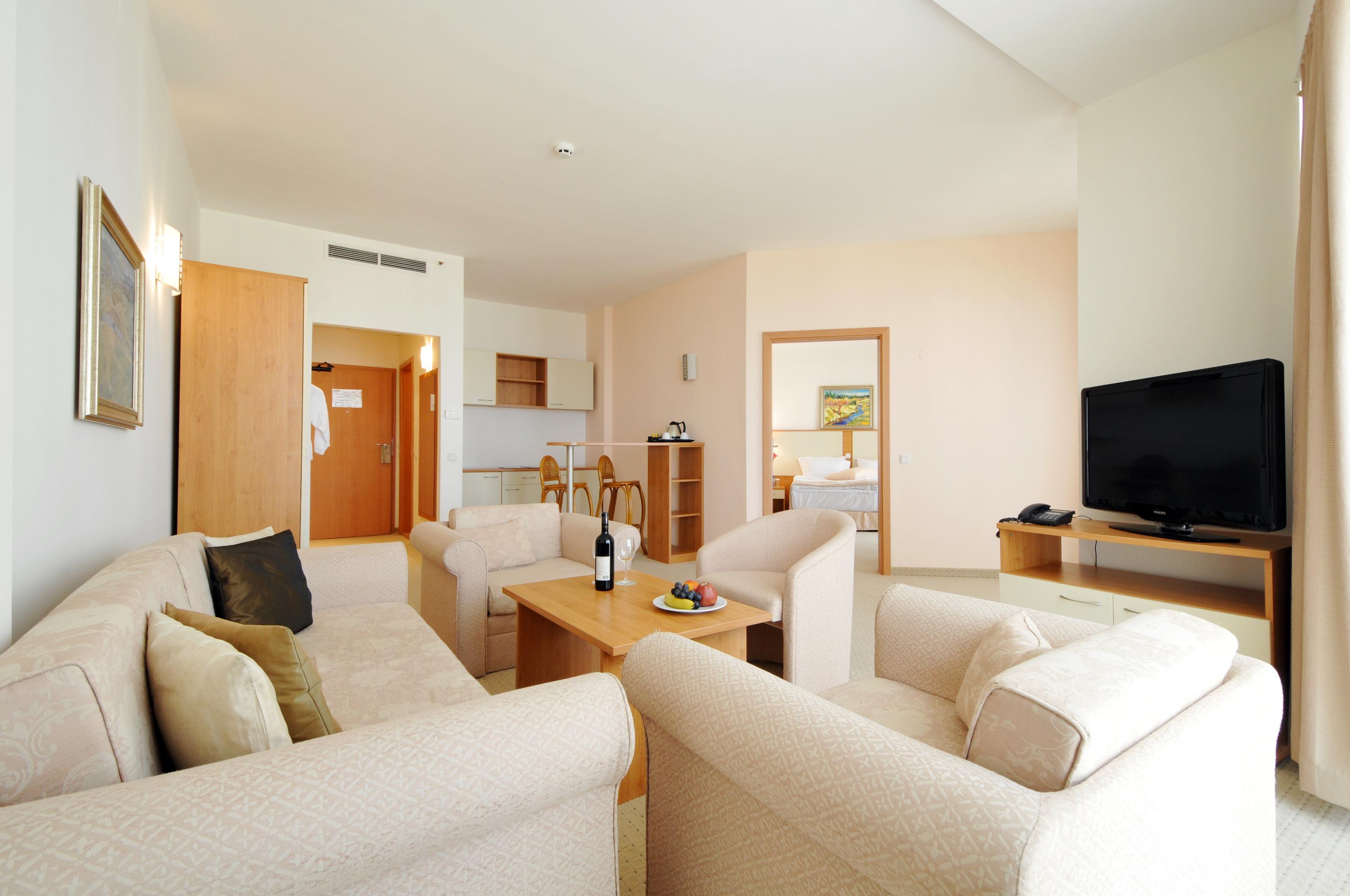 Apollo Spa Resort - Premium All-Inclusive , Pools & Free Beach, Individual Ac In Every Room Golden Sands Room photo