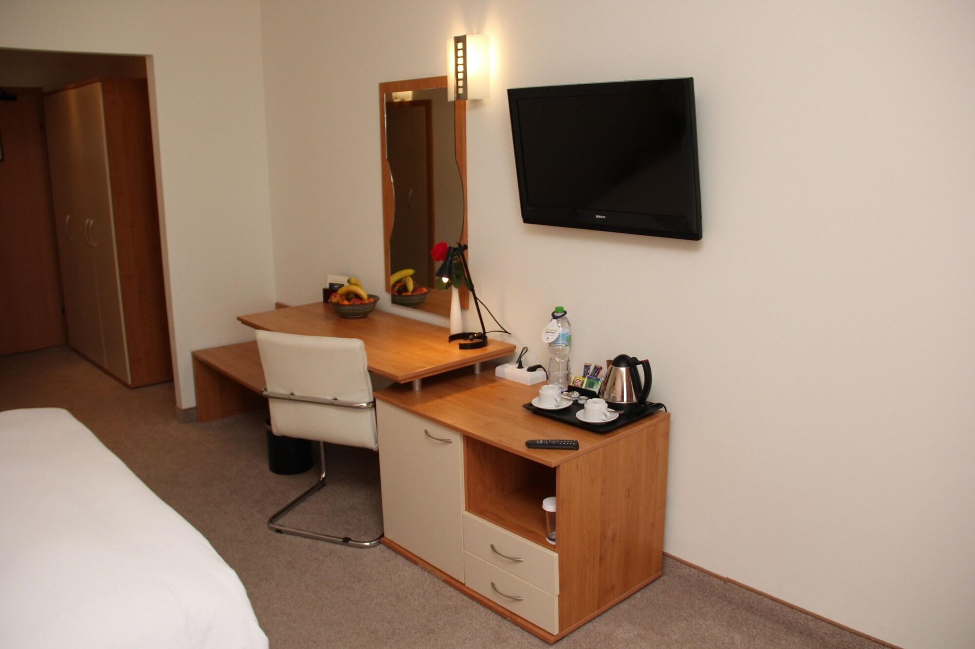 Apollo Spa Resort - Premium All-Inclusive , Pools & Free Beach, Individual Ac In Every Room Golden Sands Exterior photo