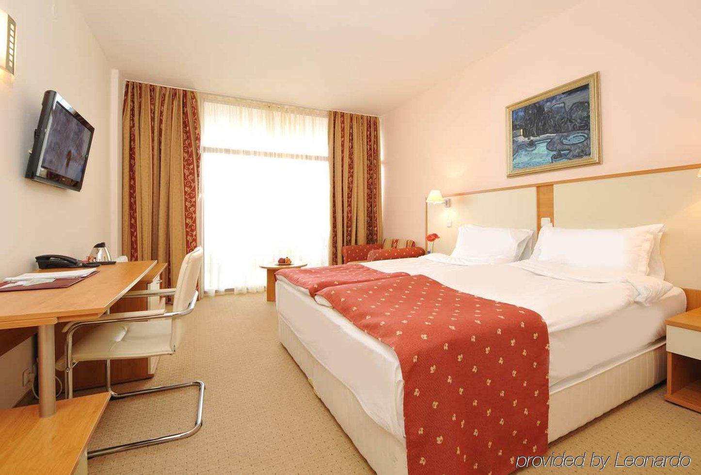 Apollo Spa Resort - Premium All-Inclusive , Pools & Free Beach, Individual Ac In Every Room Golden Sands Room photo