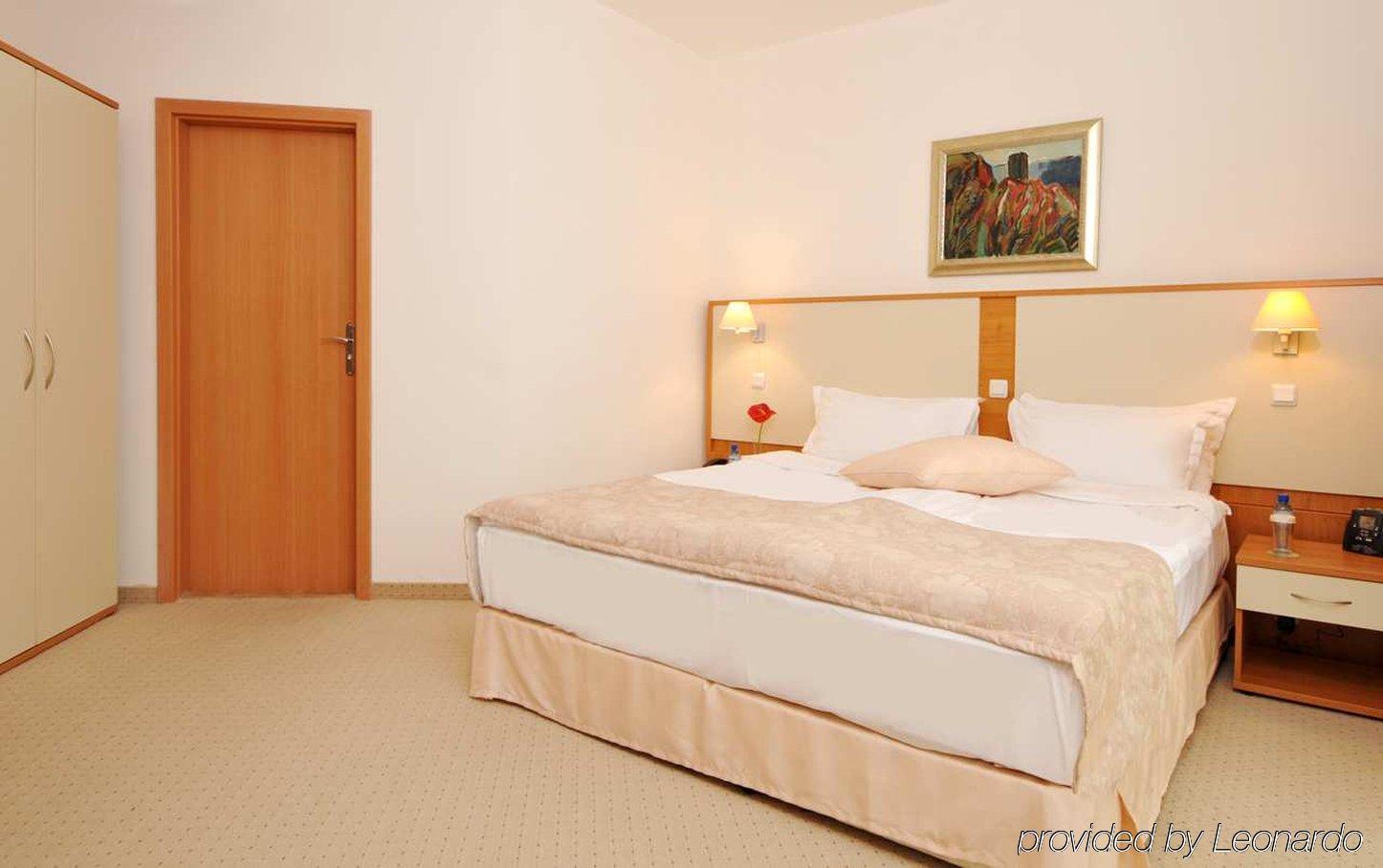 Apollo Spa Resort - Premium All-Inclusive , Pools & Free Beach, Individual Ac In Every Room Golden Sands Room photo