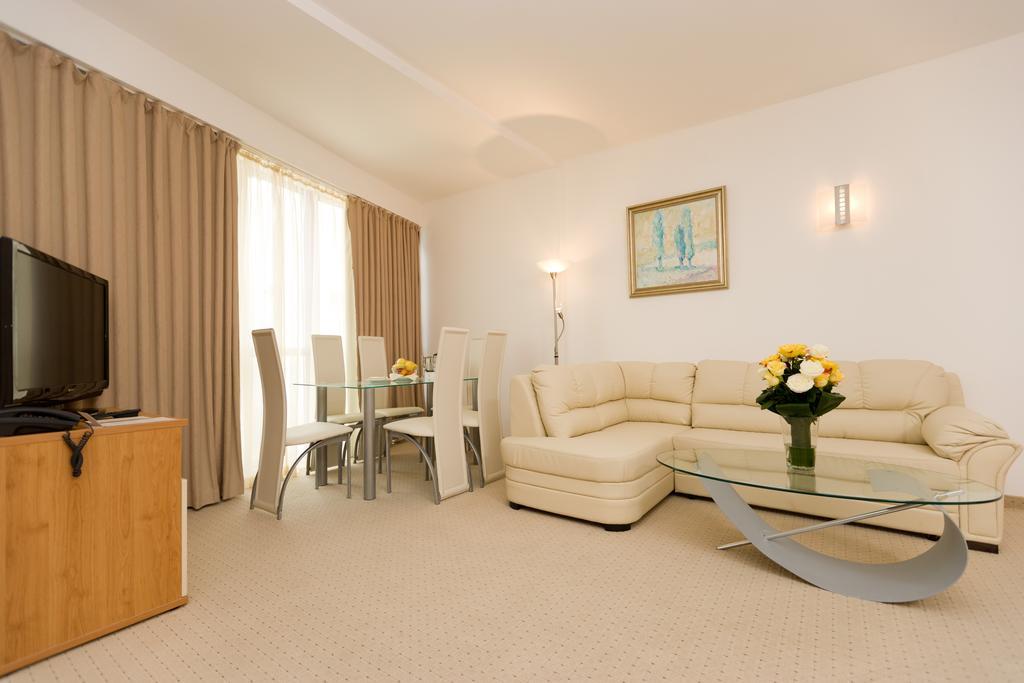Apollo Spa Resort - Premium All-Inclusive , Pools & Free Beach, Individual Ac In Every Room Golden Sands Room photo