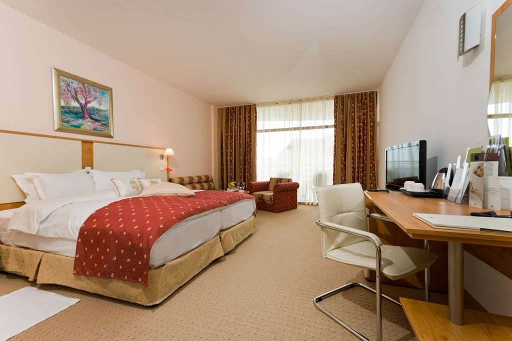 Apollo Spa Resort - Premium All-Inclusive , Pools & Free Beach, Individual Ac In Every Room Golden Sands Room photo
