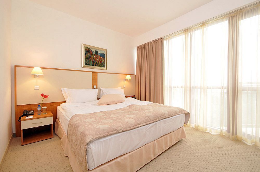 Apollo Spa Resort - Premium All-Inclusive , Pools & Free Beach, Individual Ac In Every Room Golden Sands Exterior photo