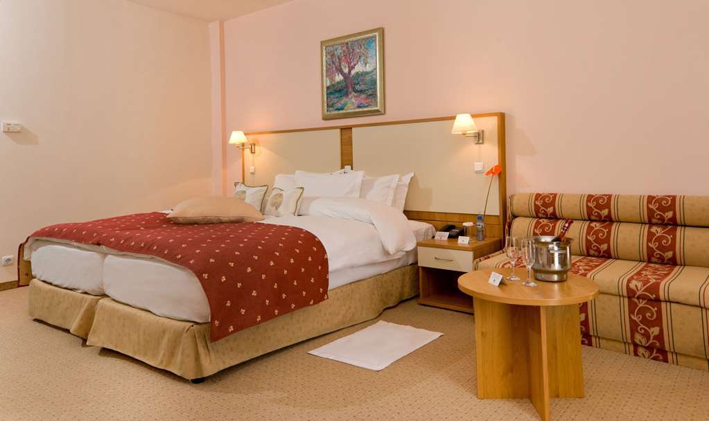 Apollo Spa Resort - Premium All-Inclusive , Pools & Free Beach, Individual Ac In Every Room Golden Sands Room photo