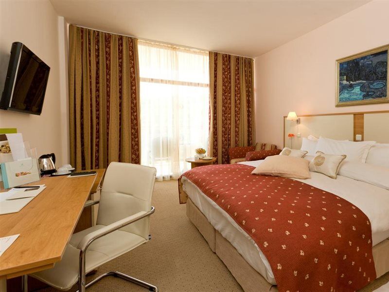 Apollo Spa Resort - Premium All-Inclusive , Pools & Free Beach, Individual Ac In Every Room Golden Sands Exterior photo